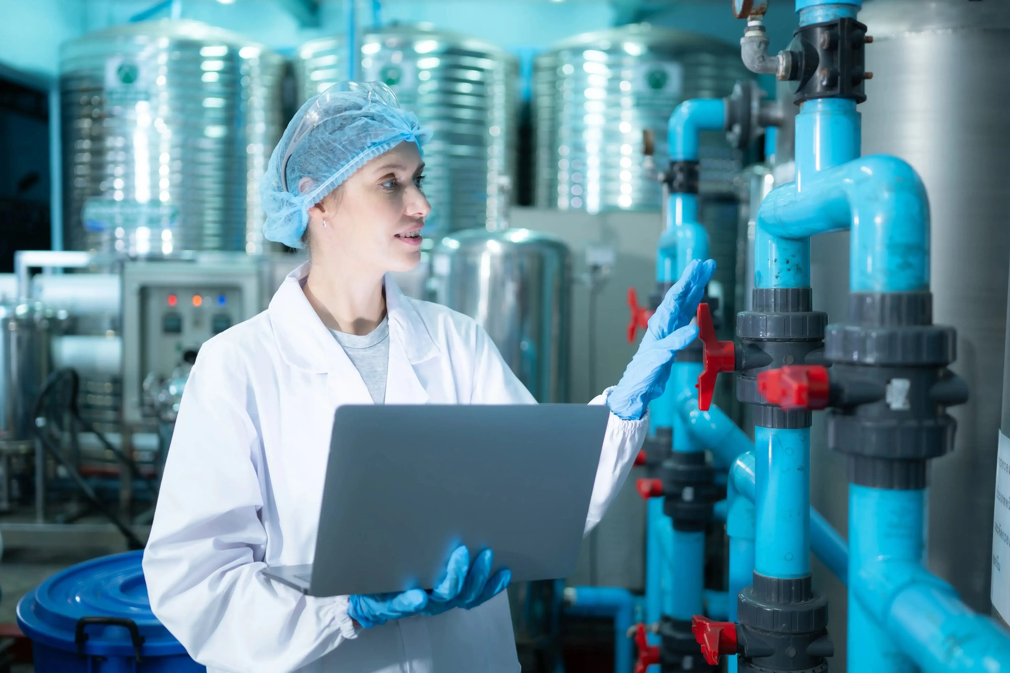 Vertical-Chemicals-Worker with laptop new Vertical-Chemicals-Worker with laptop new