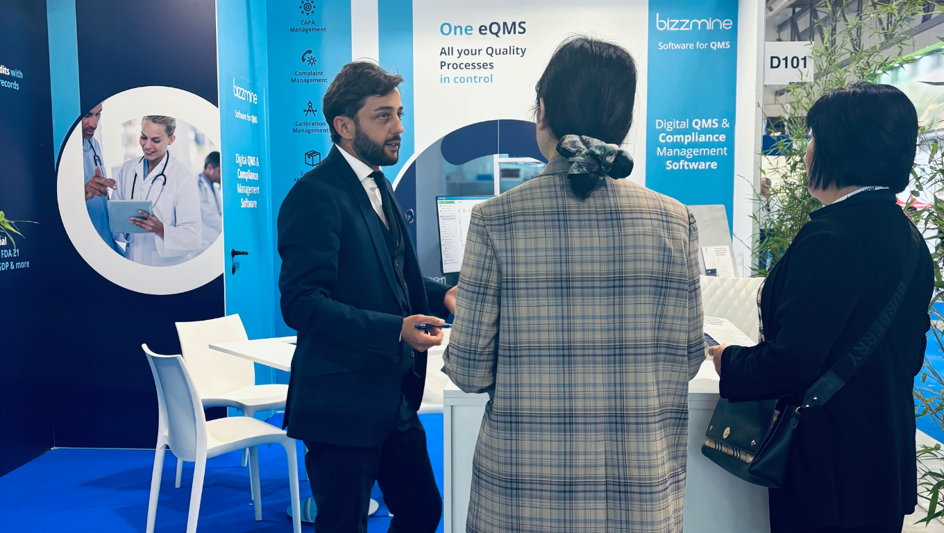 Fabio in converstation with visitors at Pharmintec 2025